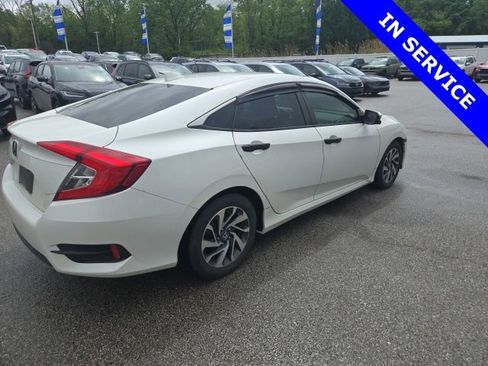 Used 2018 Honda Civic EX image 10