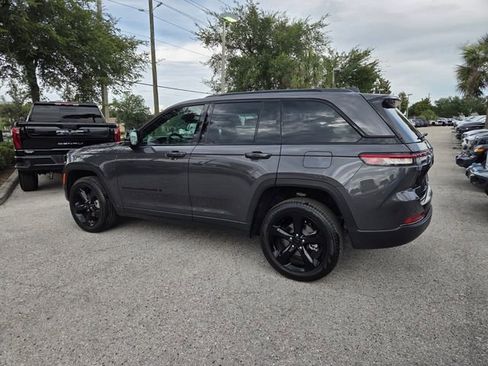 Certified 2025 Jeep Grand Cherokee Limited w/ Black Appearance Package RWD image 7