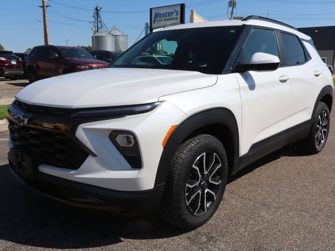 Used 2025 Chevrolet TrailBlazer ACTIV w/ Convenience Package AWD/4WD image 1