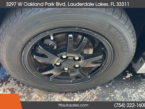 Used 2015 Toyota Prius Three FWD image 17