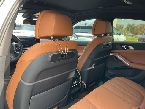 Used 2025 BMW X6 xDrive40i w/ Climate Comfort Package image 29