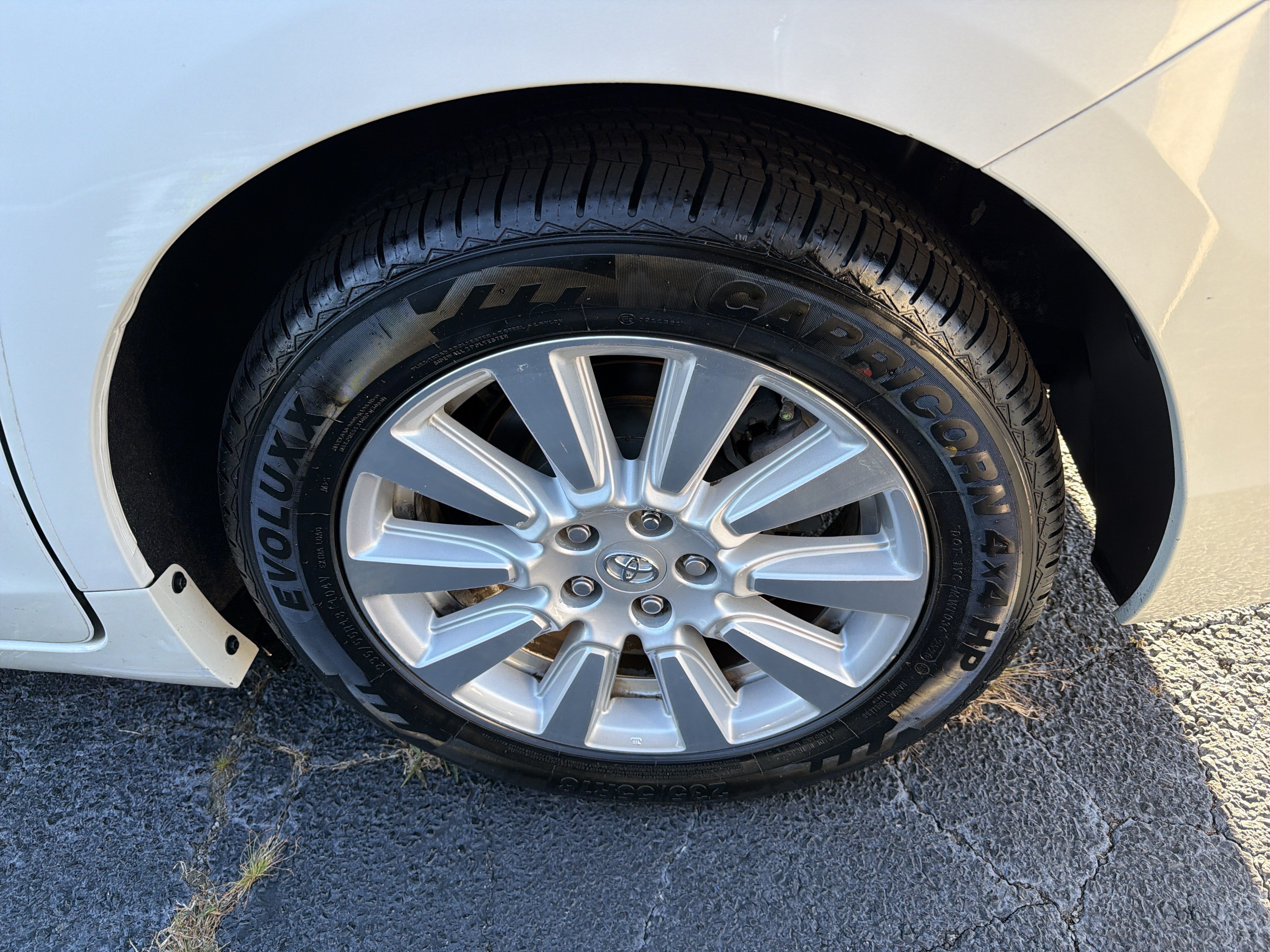 Used 2017 Toyota Sienna Limited Premium FWD image 7