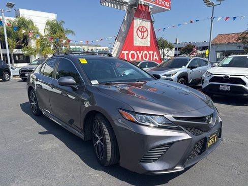 Used 2019 Toyota Camry SE w/ Carpet Mat Package FWD image 2