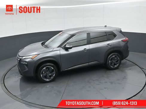 Used 2025 Nissan Rogue SV FWD image 47
