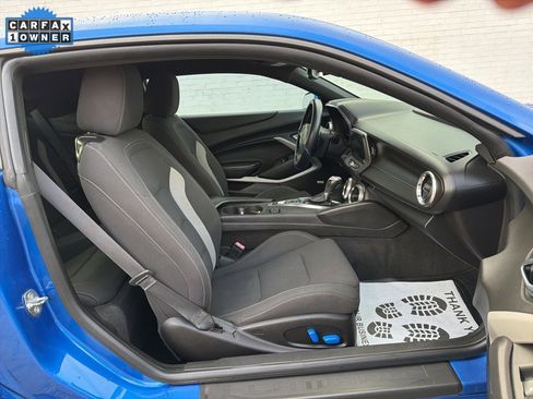 Used 2018 Chevrolet Camaro LT w/ Technology Package image 11