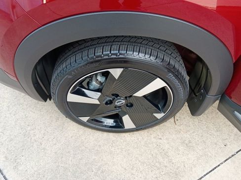 Used 2025 Nissan Kicks SR FWD image 27