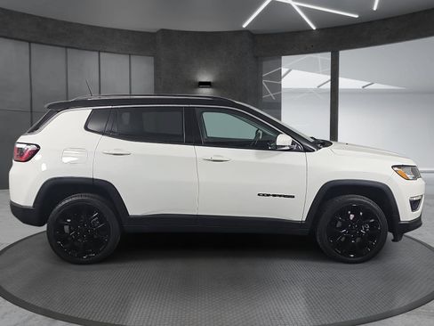 Used 2018 Jeep Compass Limited w/ Navigation Group AWD/4WD image 4