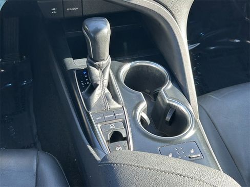 Used 2018 Toyota Camry XSE image 19