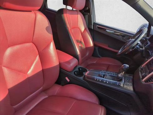 Used 2018 Porsche Macan S image 23