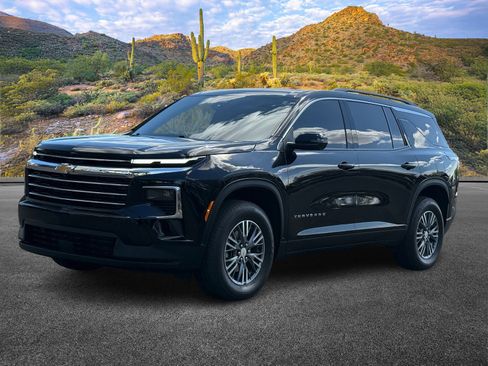 Used 2025 Chevrolet Traverse LT w/ Driver Confidence Package image 9