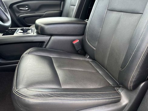 Used 2019 Nissan Titan SL w/ Midnight Edition image 14