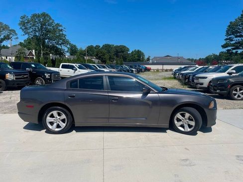 Used 2014 Dodge Charger SE RWD image 7