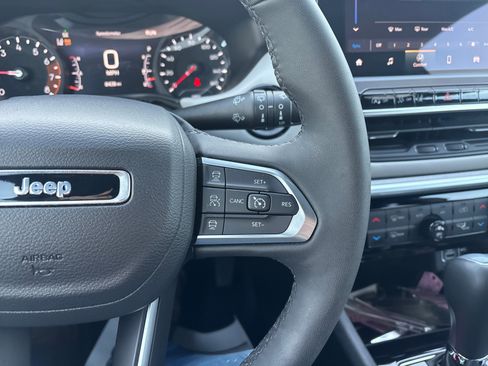 Used 2024 Jeep Compass Limited image 22