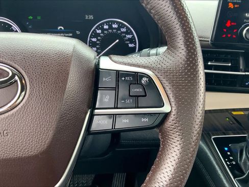 Used 2023 Toyota Sienna Platinum image 24