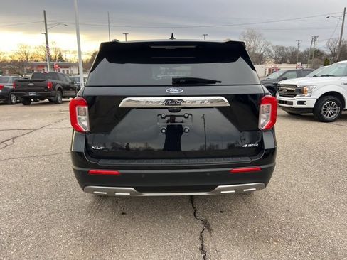 Certified 2022 Ford Explorer XLT w/ Equipment Group 202A image 4