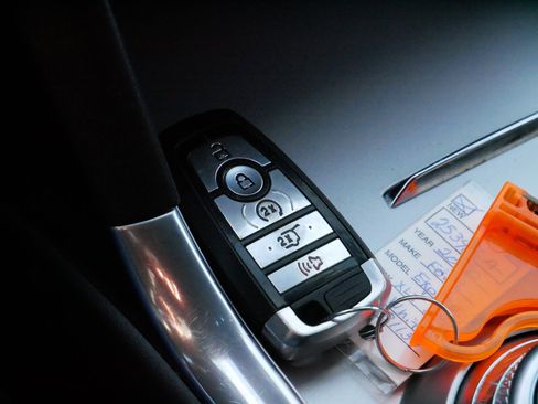 Used 2020 Ford Explorer XLT w/ Equipment Group 202A image 29