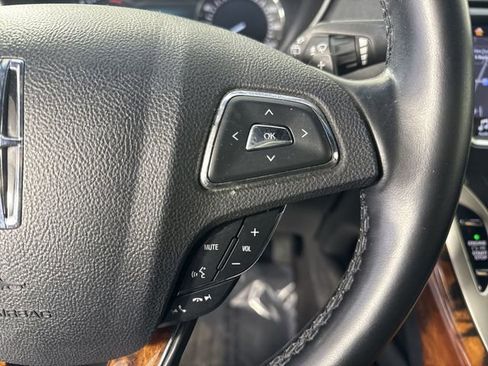 Used 2017 Lincoln MKX Select w/ Select Plus Package AWD/4WD image 14