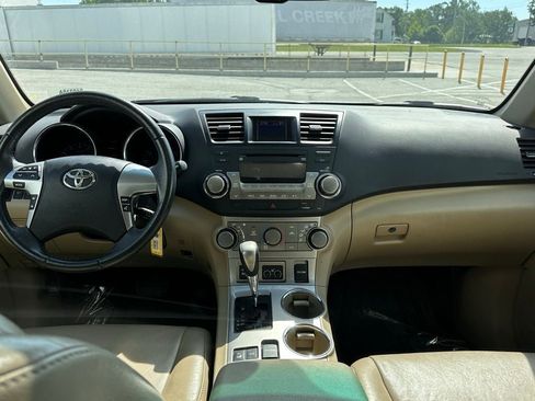 Used 2011 Toyota Highlander SE w/ Tow Pkg AWD/4WD image 37
