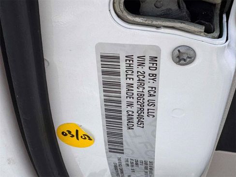 Used 2023 Chrysler Pacifica Touring-L image 16