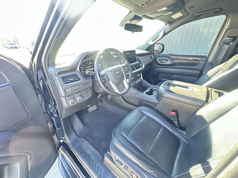 Used 2023 GMC Yukon XL SLE image 10