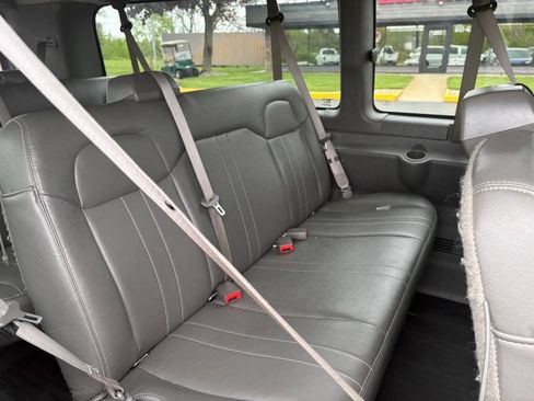 Used 2017 Chevrolet Express 3500 LS RWD image 18