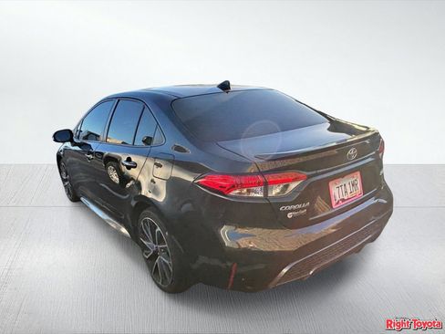 Certified 2020 Toyota Corolla SE w/ SE Premium Package FWD image 3