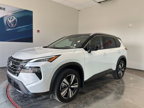 Used 2024 Nissan Rogue SL image 2