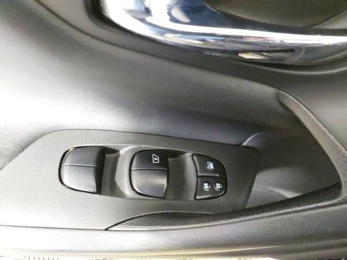 Used 2017 Nissan Altima 2.5 SR w/ Midnight Edition Package FWD image 17