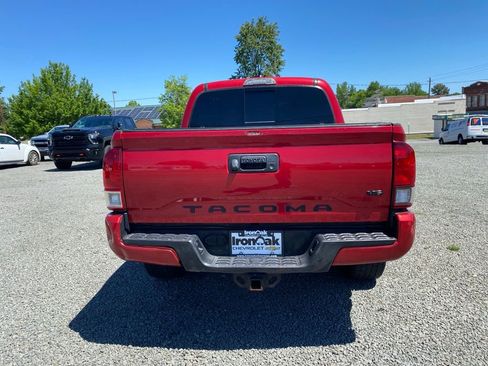 Used 2022 Toyota Tacoma SR5 w/ Technology Package RWD image 3