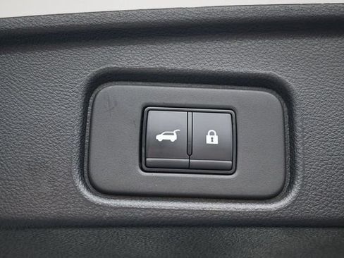 Used 2025 Nissan Pathfinder SV FWD image 27