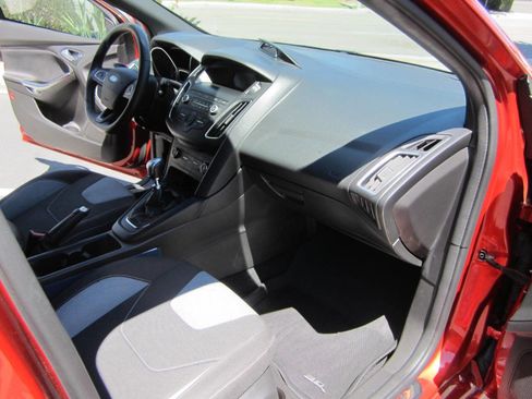 Used 2018 Ford Focus ST image 21