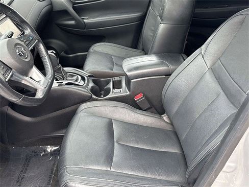 Used 2018 Nissan Rogue SL w/ Premium Package image 17