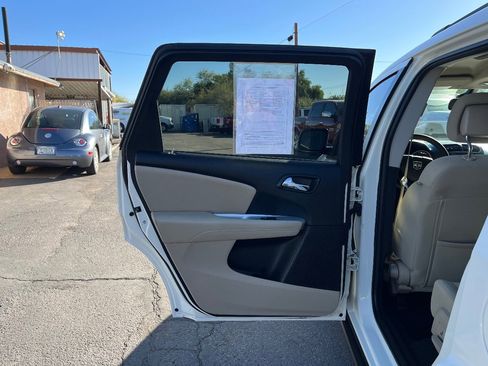 Used 2018 Dodge Journey SE image 29