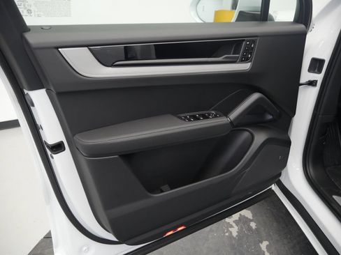 Certified 2026 Porsche Cayenne AWD/4WD image 17