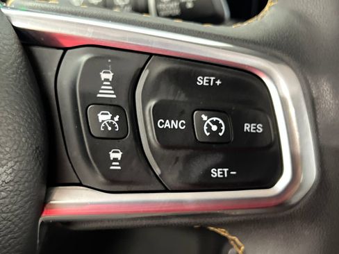 Used 2024 Jeep Wrangler Unlimited Sahara AWD/4WD image 41