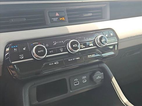 Used 2023 Honda Pilot Elite image 13
