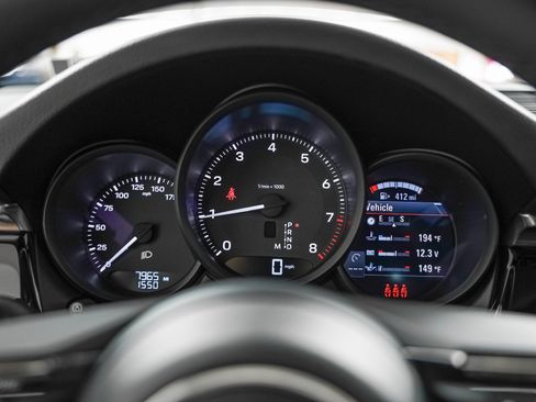 Certified 2026 Porsche Macan AWD/4WD image 17