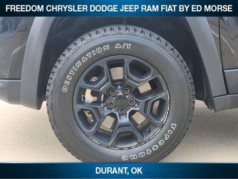 Used 2022 Jeep Cherokee Latitude AWD/4WD image 7