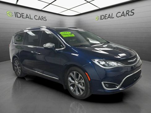 Used 2017 Chrysler Pacifica Limited FWD image 3