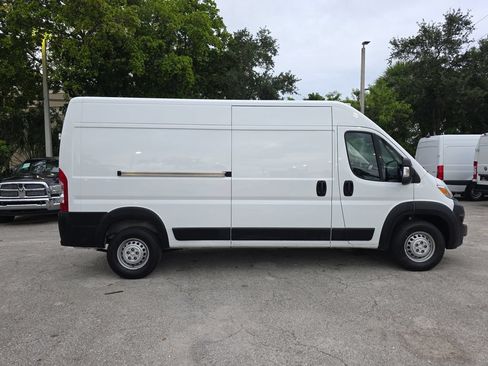 Used 2025 RAM ProMaster 2500 w/ Convenience Group FWD image 10