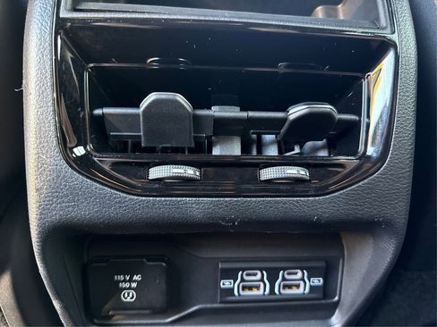 Used 2023 Jeep Grand Cherokee Altitude image 31