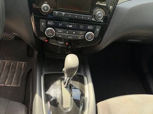 Used 2016 Nissan Rogue SV AWD/4WD image 19