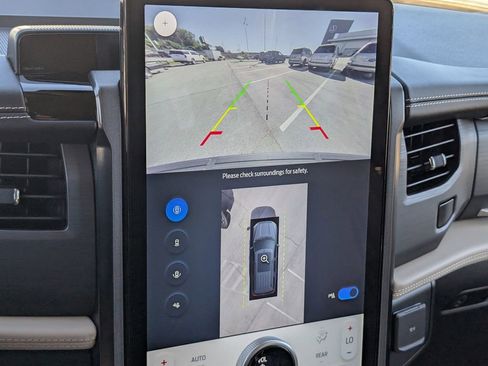 Used 2024 Ford Expedition Platinum image 9