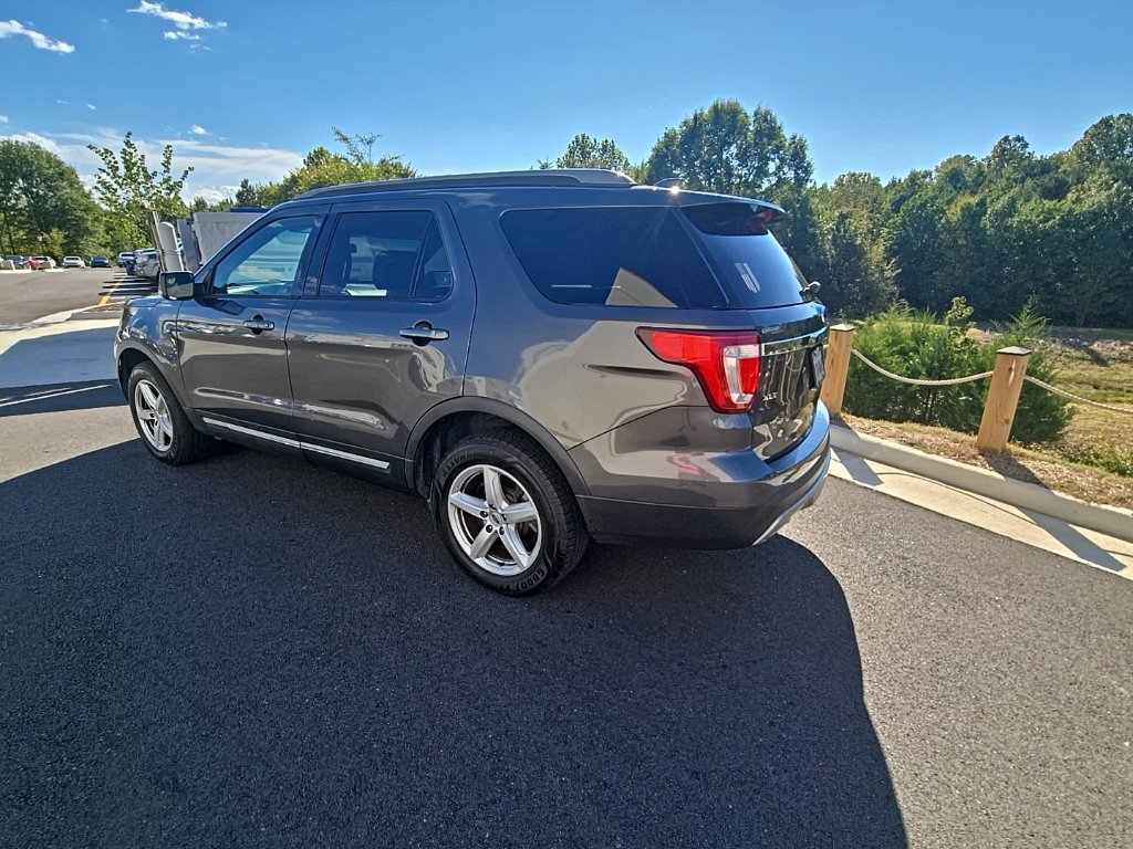 Used 2016 Ford Explorer XLT w/ Equipment Group 202A AWD/4WD image 8