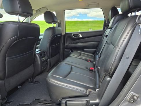 Used 2017 Nissan Pathfinder SL w/ SL Tech Package AWD/4WD image 17