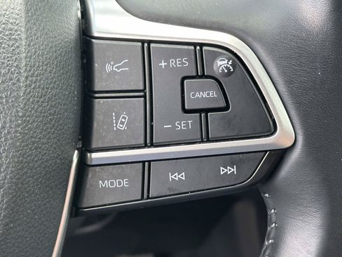 Used 2022 Toyota Highlander XSE FWD image 26