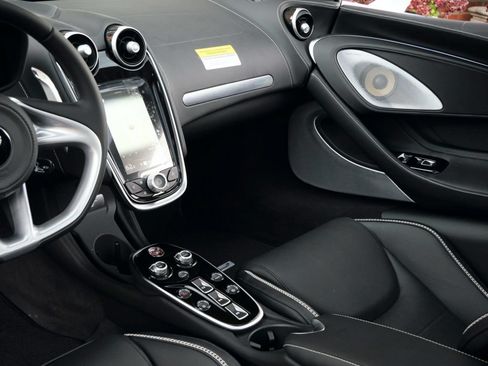Used 2023 McLaren GT RWD image 9