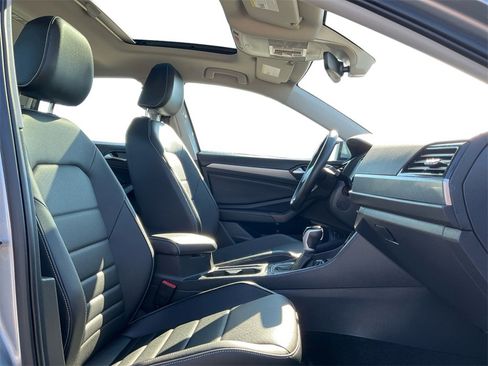 Used 2024 Volkswagen Jetta SE image 24