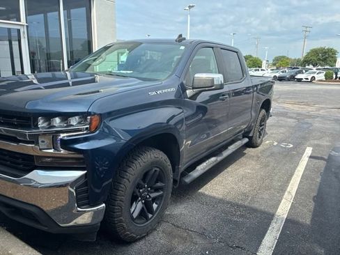 Used 2021 Chevrolet Silverado 1500 LT AWD/4WD image 3