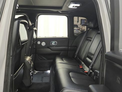 Used 2021 Rolls-Royce Cullinan AWD/4WD image 25